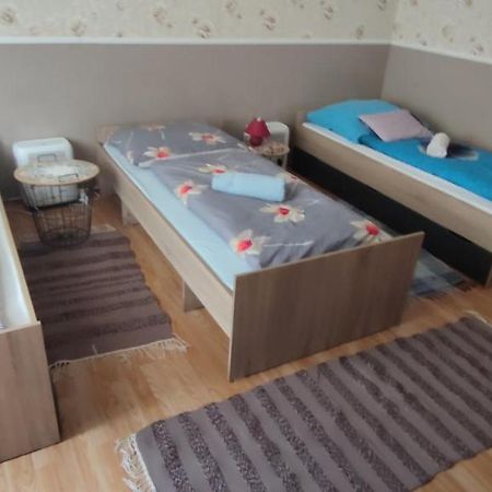 Апартаменти Orsi Apartman / Vendeghaz Кечкемет Екстер'єр фото